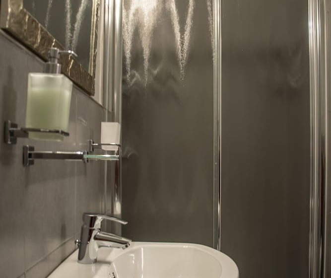 بنسيون Alibardi Alloggi