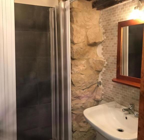 بنسيون Drommire In Plassa E Clesia