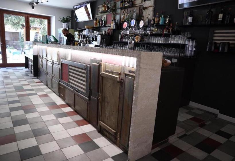 بنسيون Drommire In Plassa E Clesia