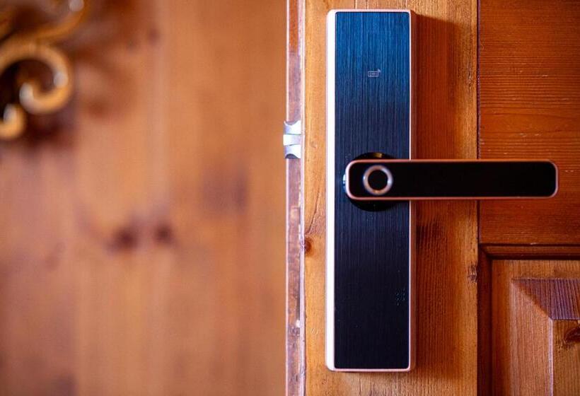 پانسیون Nogherazza La Locanda