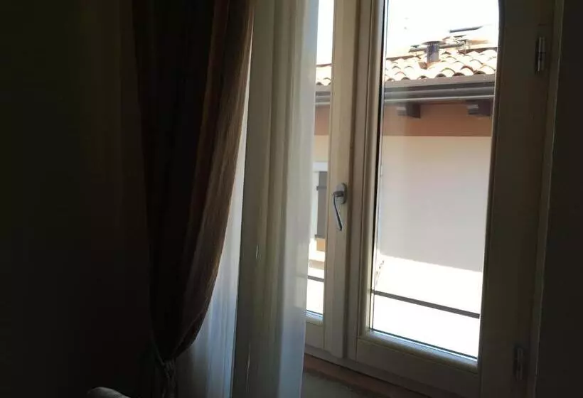 Majatalo Oreste Suite