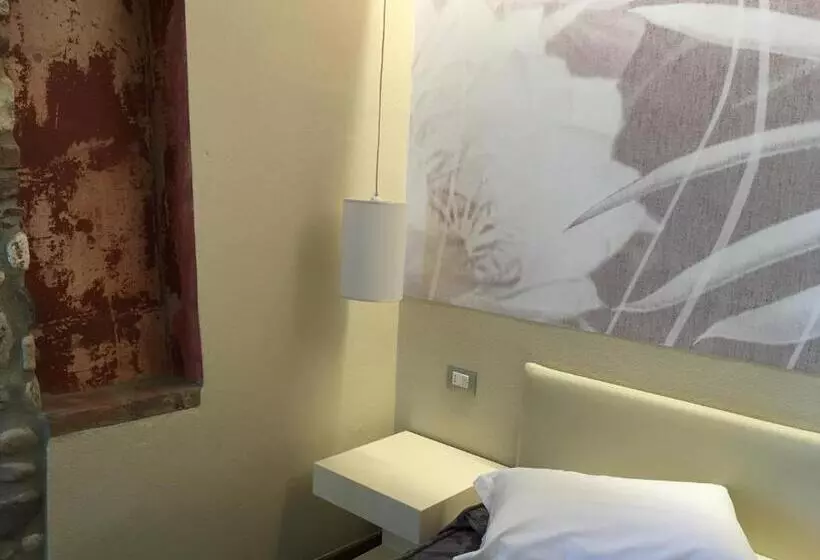 Majatalo Oreste Suite