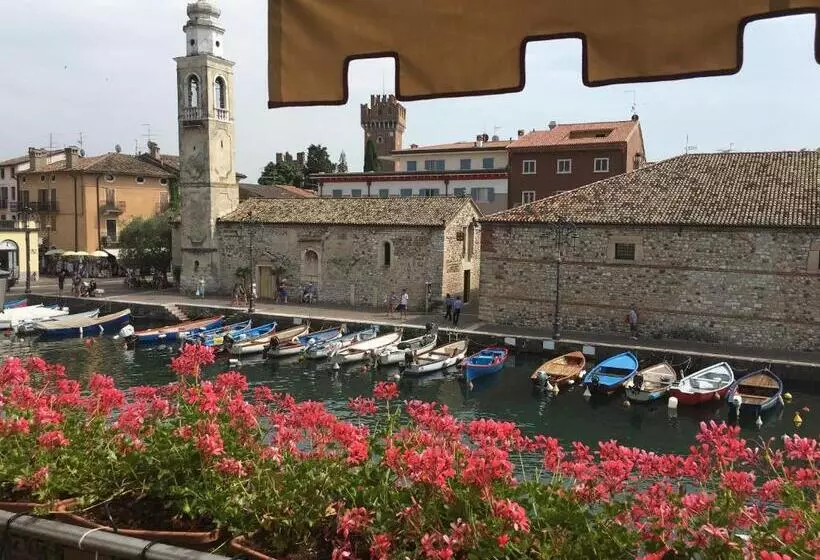 Majatalo Oreste Suite