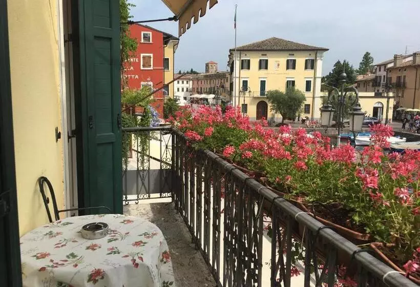 Majatalo Oreste Suite