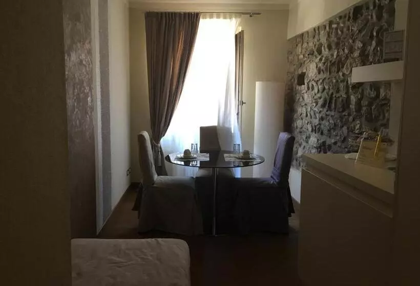 Majatalo Oreste Suite