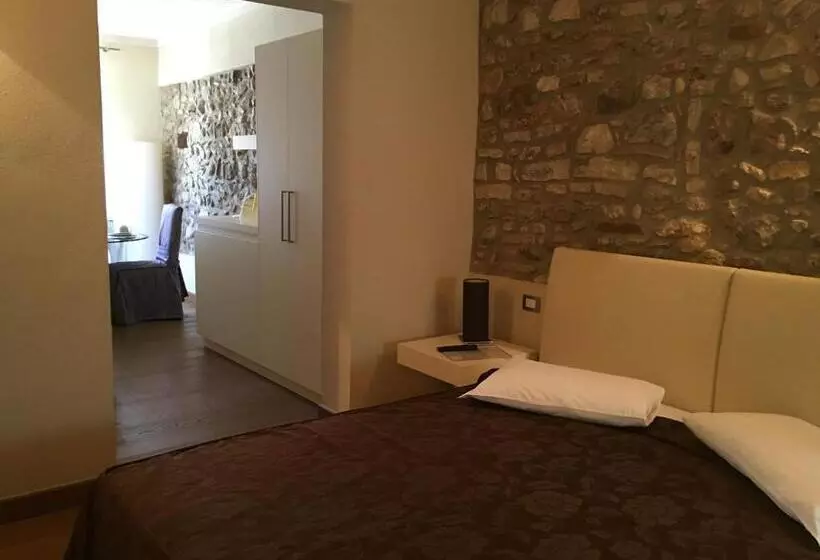 Majatalo Oreste Suite