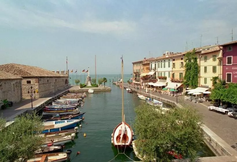 Majatalo Oreste Suite