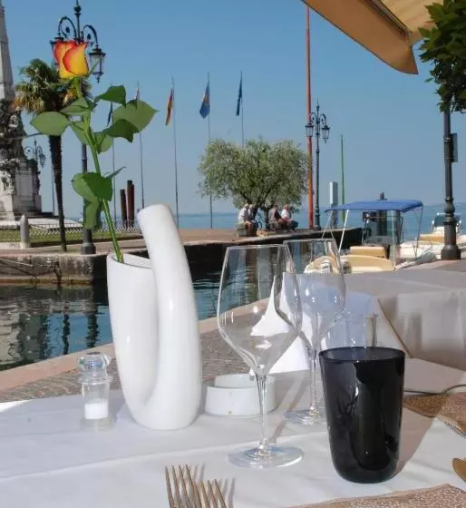 Majatalo Oreste Suite