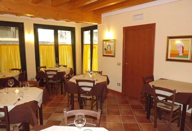 Hotelli Agriturismo Cascina Rossano