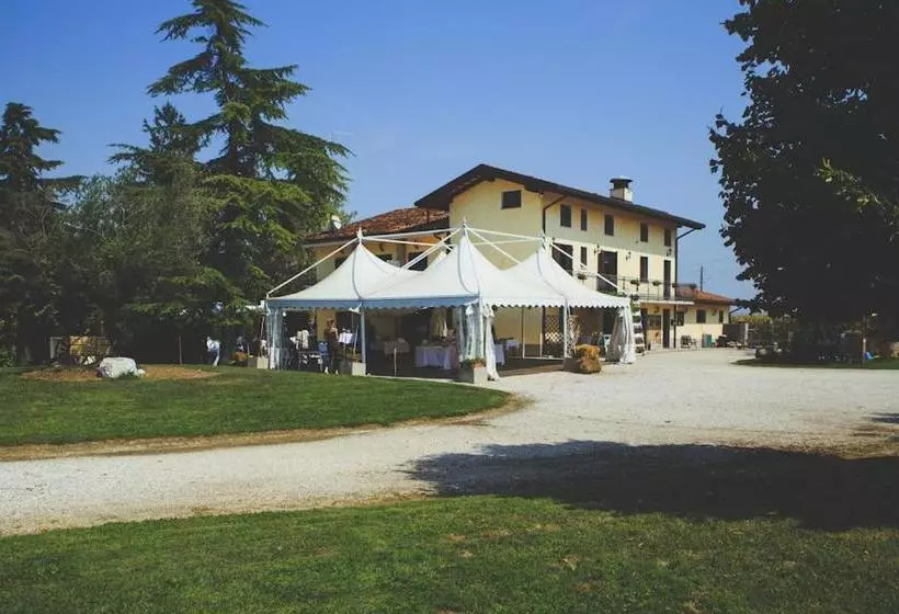 ホテル Agriturismo Contessi