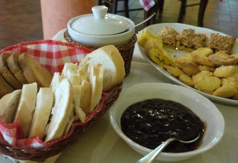 בית מלון כפרי Agriturismo Mongiorgi I Salici