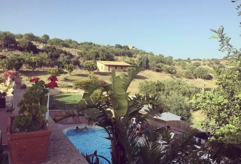 هتل Agriturismo Saccollino