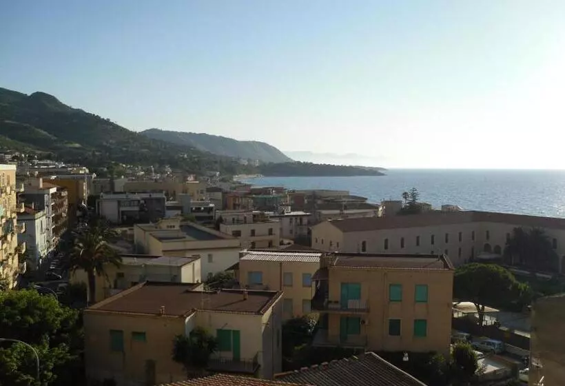 پانسیون Garibaldi B&b