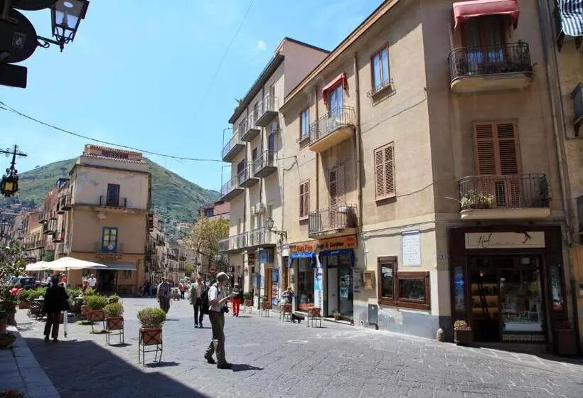 پانسیون Garibaldi B&b