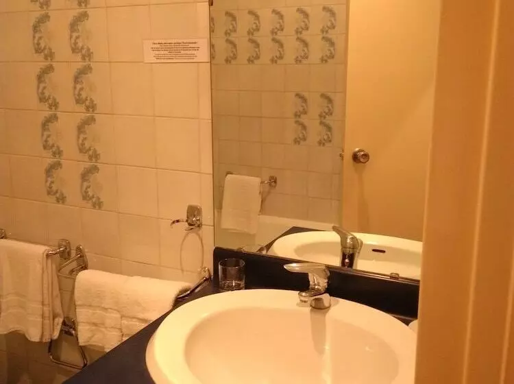 ホテル Hôtel Belleville