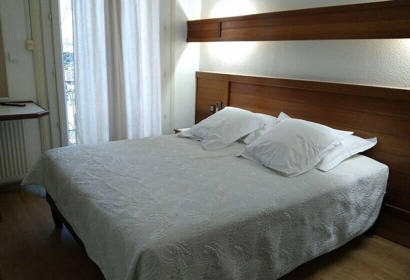 Отель Hôtel Belleville