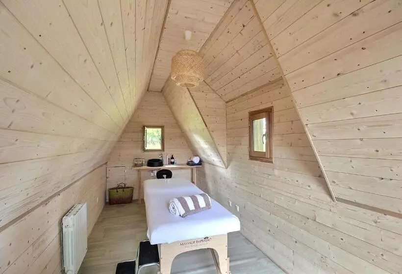 Hotelli Domaine De La Briandais, A Place Of Electromagnetic Sobriety