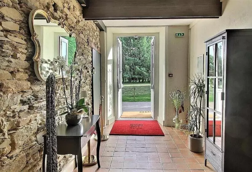 Hotelli Domaine De La Briandais, A Place Of Electromagnetic Sobriety