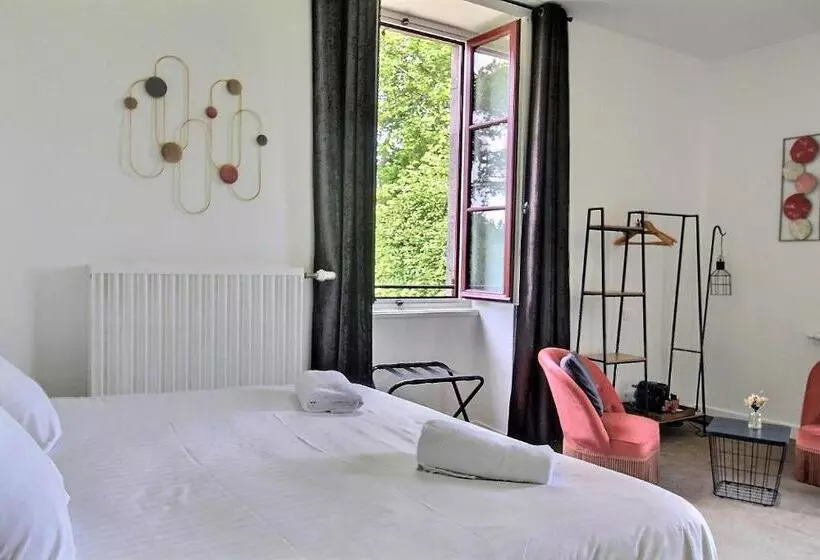 Hotelli Domaine De La Briandais, A Place Of Electromagnetic Sobriety