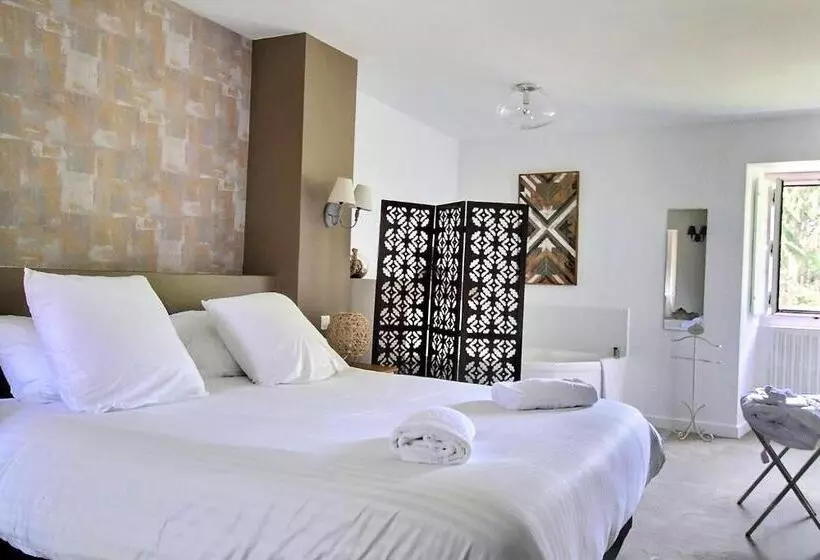 Hotelli Domaine De La Briandais, A Place Of Electromagnetic Sobriety