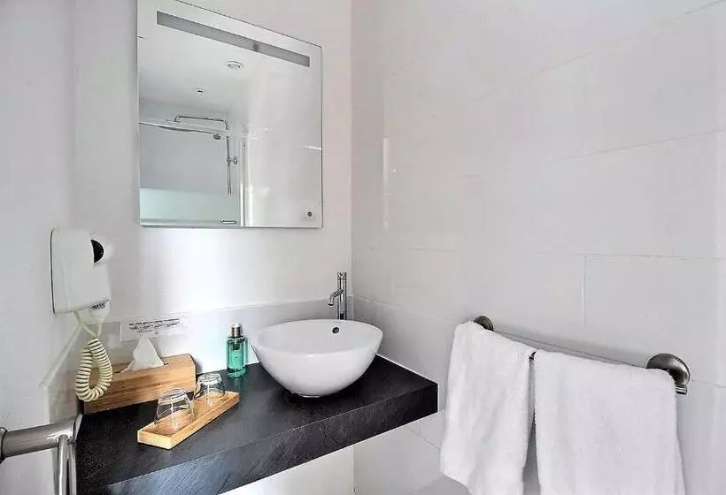 Hotelli Domaine De La Briandais, A Place Of Electromagnetic Sobriety