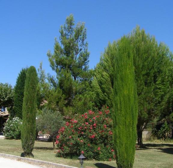 بنسيون L'oustau De Mistral