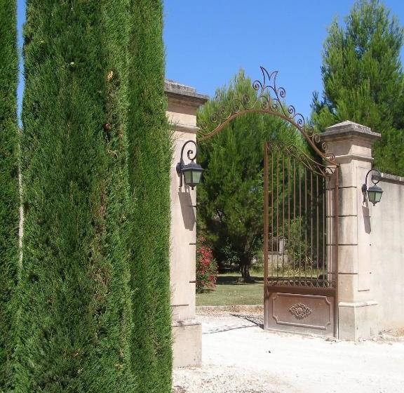 بنسيون L'oustau De Mistral