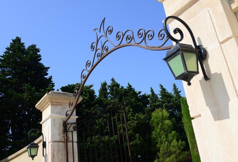 بنسيون L'oustau De Mistral