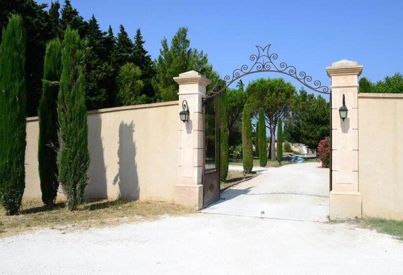 بنسيون L'oustau De Mistral