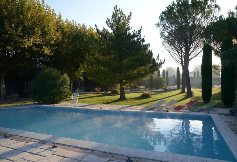 بنسيون L'oustau De Mistral