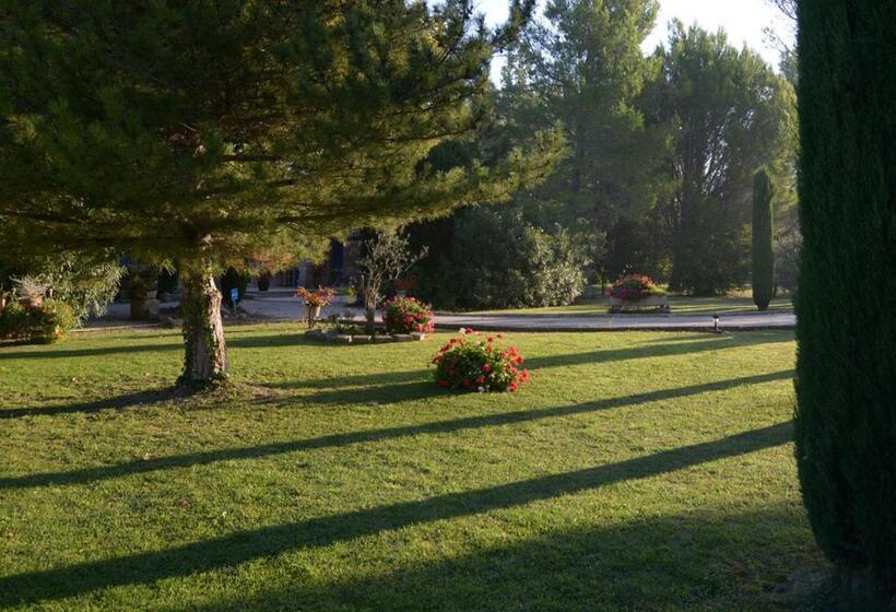 بنسيون L'oustau De Mistral