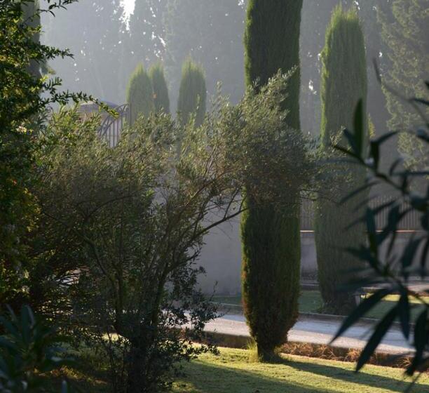 بنسيون L'oustau De Mistral