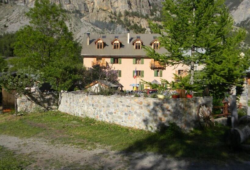 هاستل Auberge La Cleida