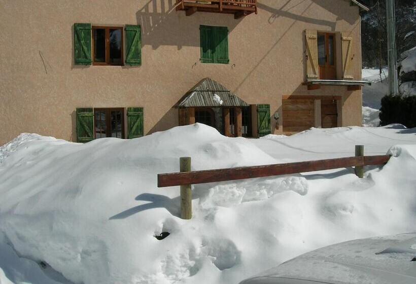 هاستل Auberge La Cleida