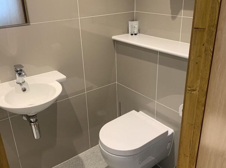 فندق صغير The Claremont Inn