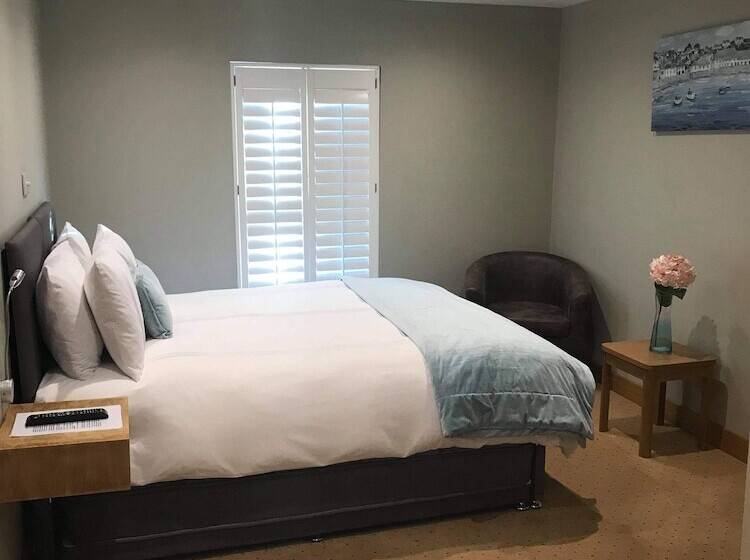 فندق صغير The Claremont Inn