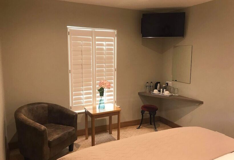 فندق صغير The Claremont Inn