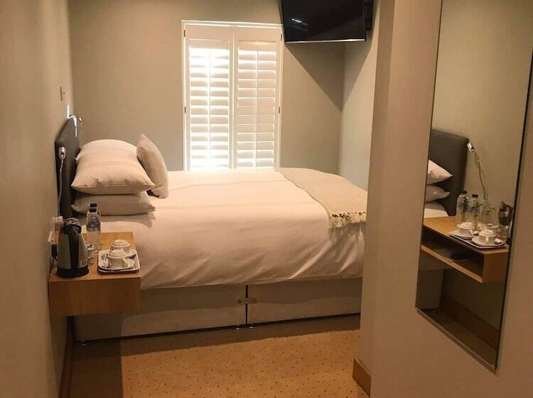 فندق صغير The Claremont Inn