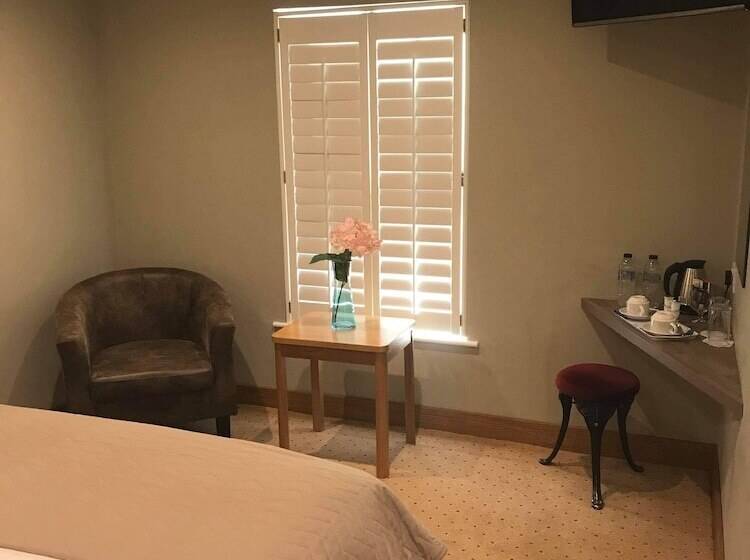 فندق صغير The Claremont Inn