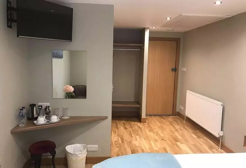 Retkeilymaja The Claremont Inn