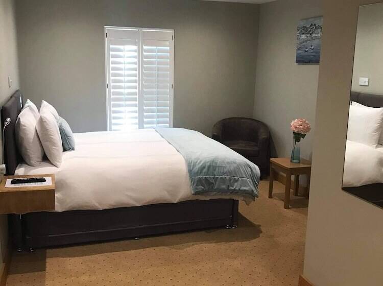 فندق صغير The Claremont Inn