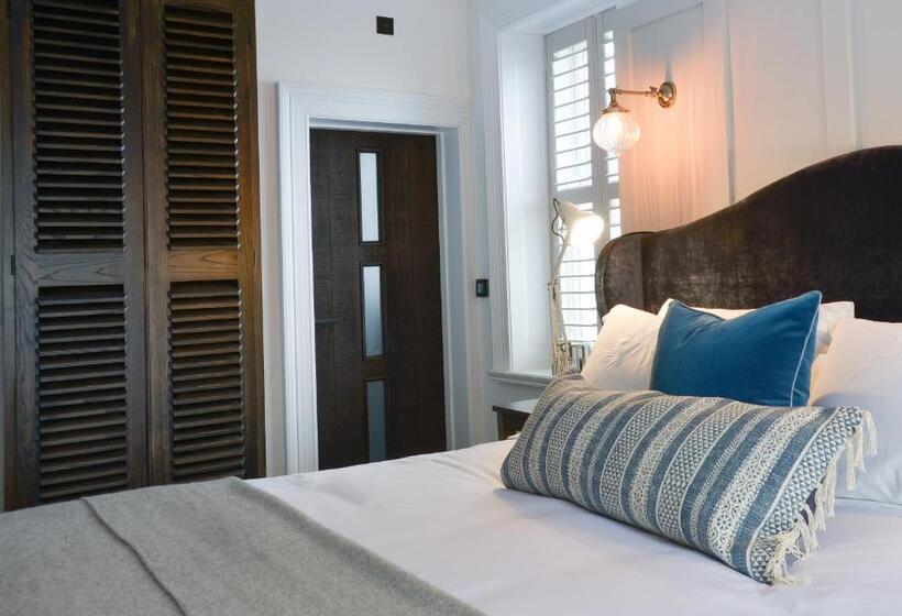 هتل Manor House Lindley