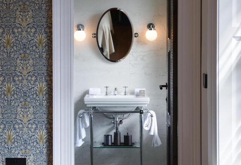 هتل Manor House Lindley