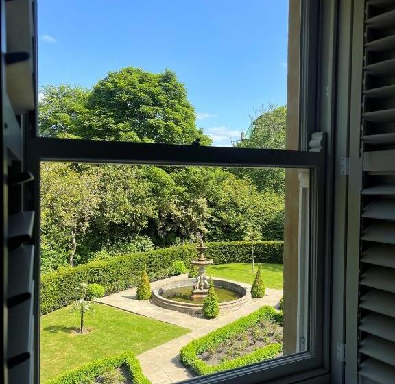 هتل Manor House Lindley