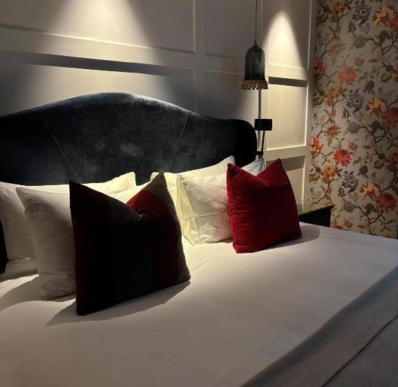 هتل Manor House Lindley