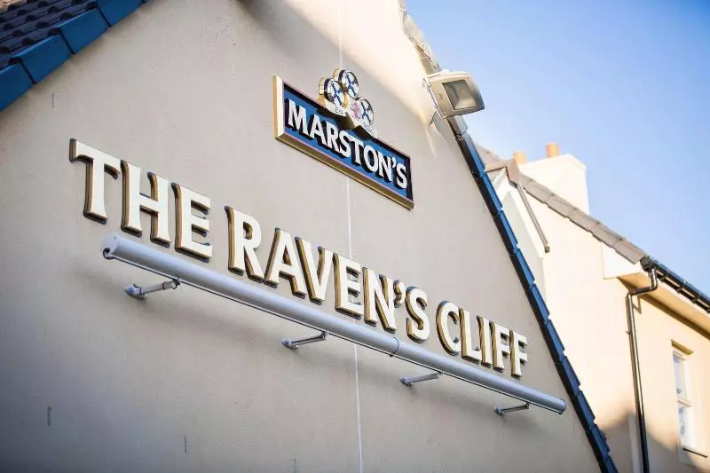 ホテル The Raven’s Cliff Lodge By Marston S Inns