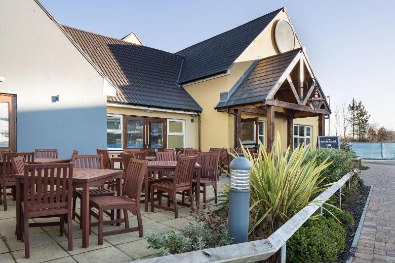 فندق The Raven’s Cliff Lodge By Marston S Inns