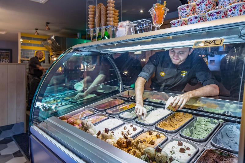 فندق The Raven’s Cliff Lodge By Marston S Inns