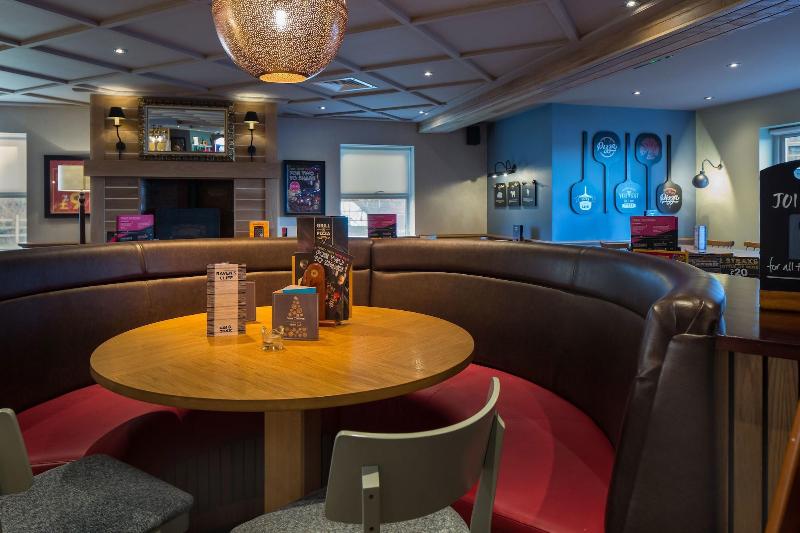 فندق The Raven’s Cliff Lodge By Marston S Inns