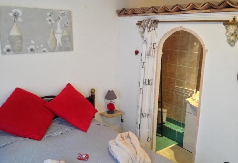 ペンション Villa Plein Sud à 900m Du Centre De Cavalaire Sur Mer   Chambre Climatisée   Piscine   Spa  Calme Et